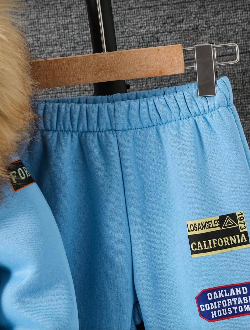 Winter peuterjongenshoodie met reliëf en bontkraag + bijpassende broek blauw