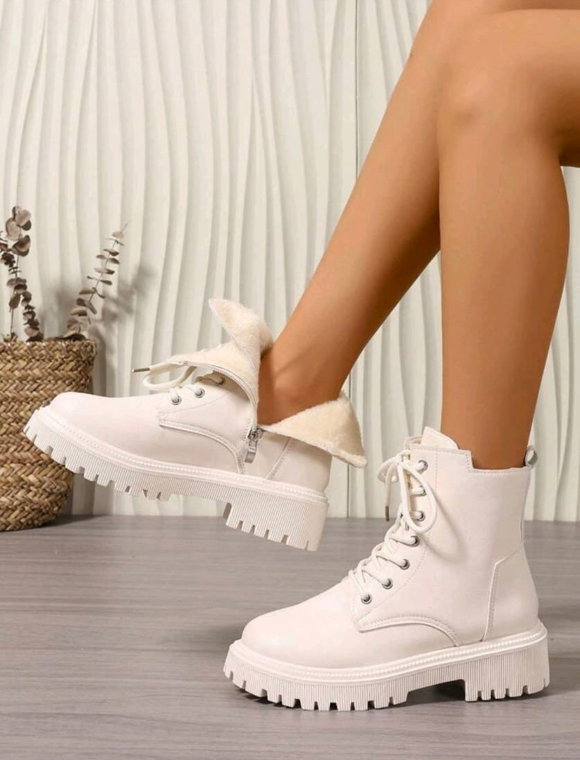 Winter women’s fashion warm boots white 2025