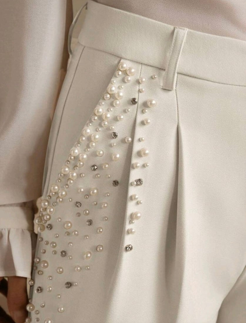 Fashionable women’s pearl ornament suit pants