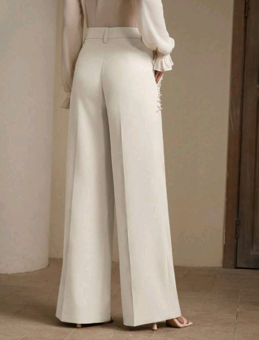 Fashionable women’s pearl ornament suit pants