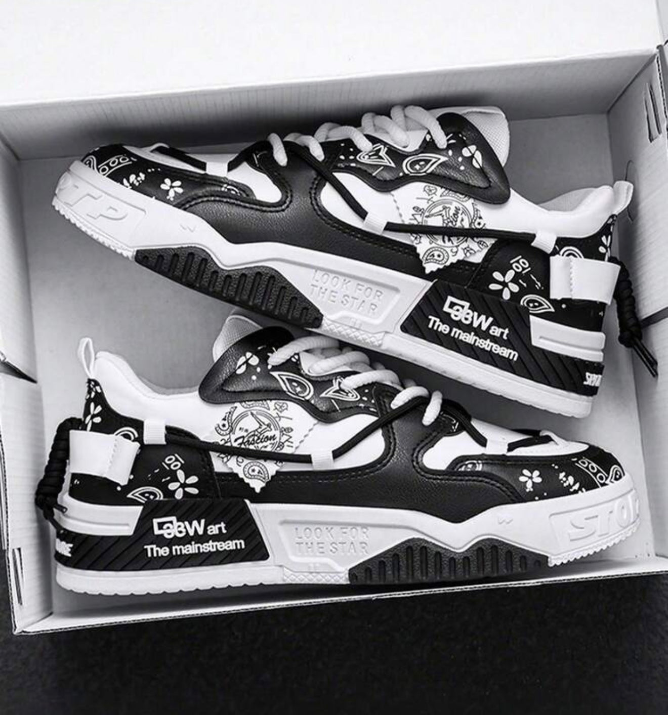 Herenmode veter schoenen zwart met letterpatroon