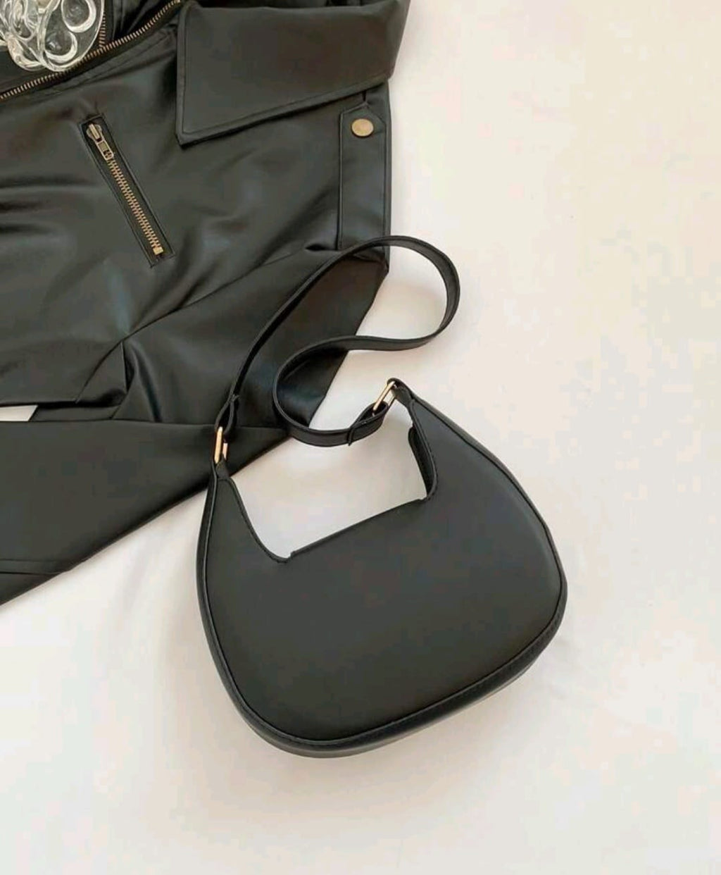 Light and convenient black lady schoulder bag