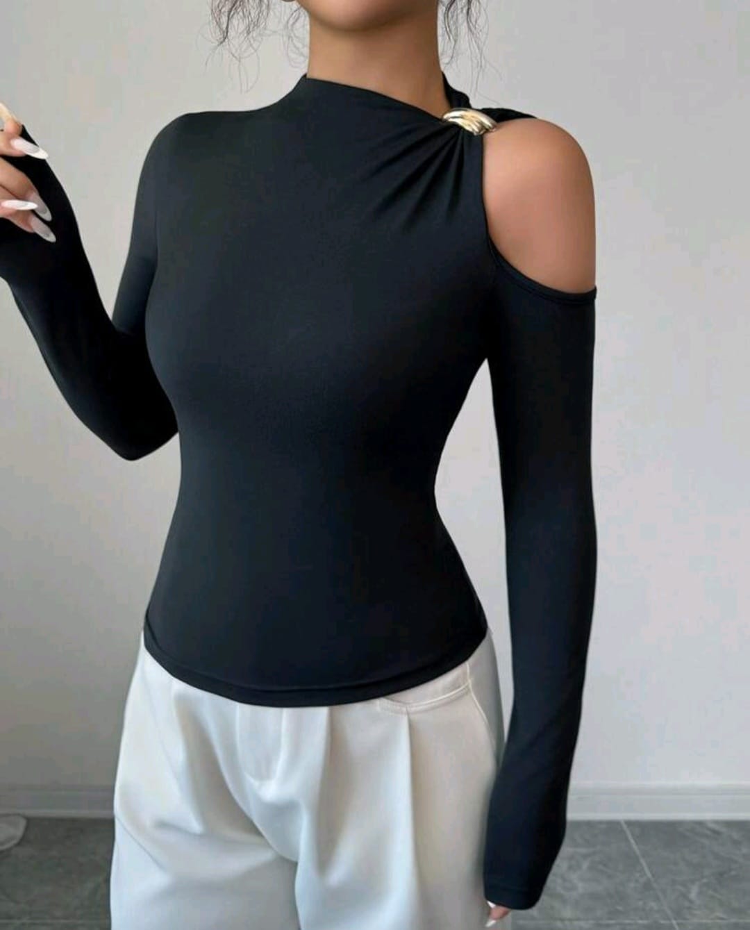 Fitted Sexy Metal decor out off shoulder long sleeve women shirt
