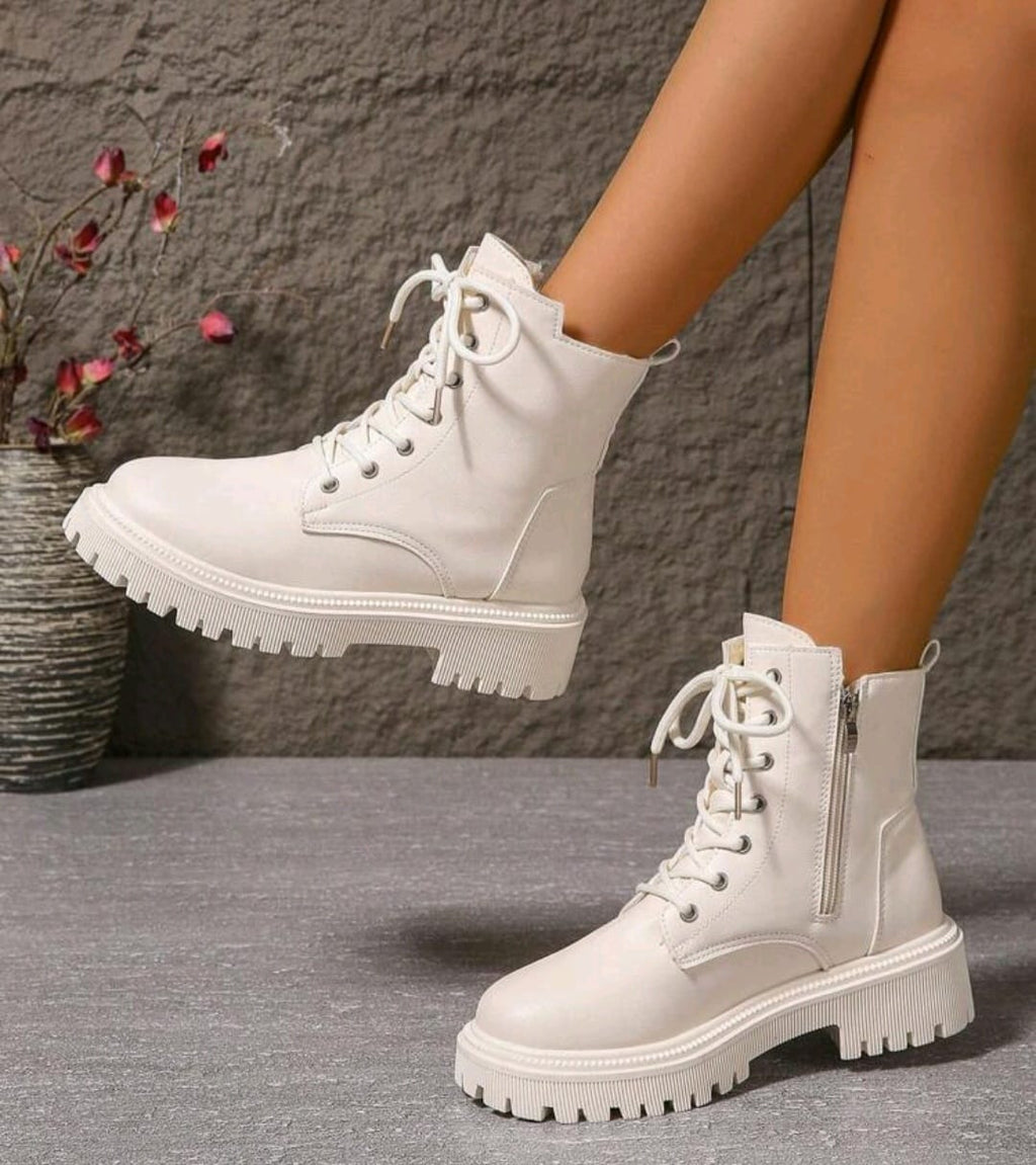 Winter women’s fashion warm boots white 2025