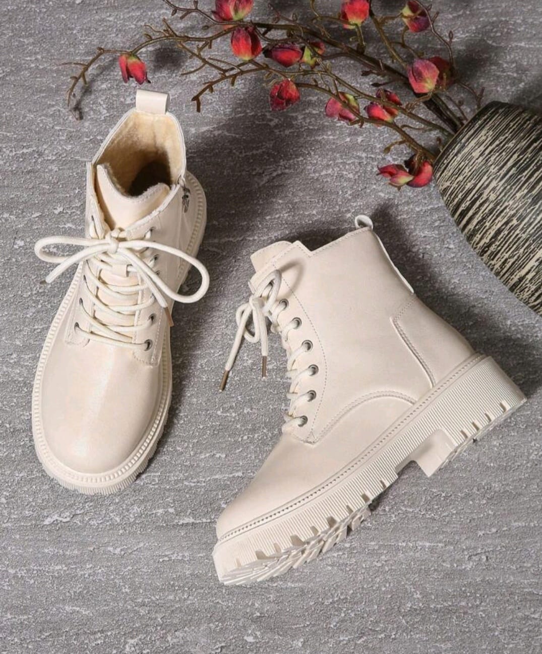 Winter women’s fashion warm boots white 2025